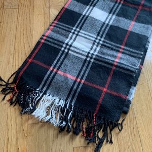 Gap Cozy Scarf in black/white/red plaid